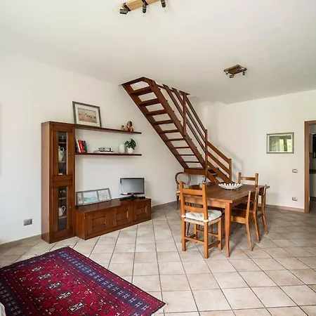 Leoni - Charming Full In *