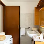 Leoni - Charming Full In Holiday home *