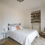 Nyaraló Leoni - Charming Full In *