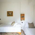 Leoni - Charming Full In Holiday home