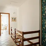 Leoni - Charming Full In Bellagio