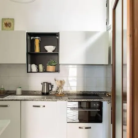 Leoni - Charming Full In Bellagio