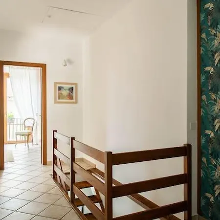 Leoni - Charming Full In Bellagio